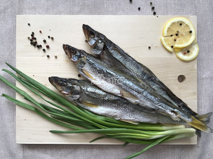 Арахис со вкусом грибов со сметаной: Корюшка вяленая с икрой