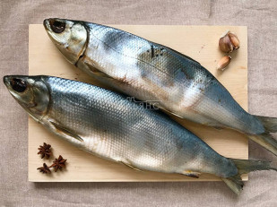 Арахис со вкусом грибов со сметаной: Сиг вяленый