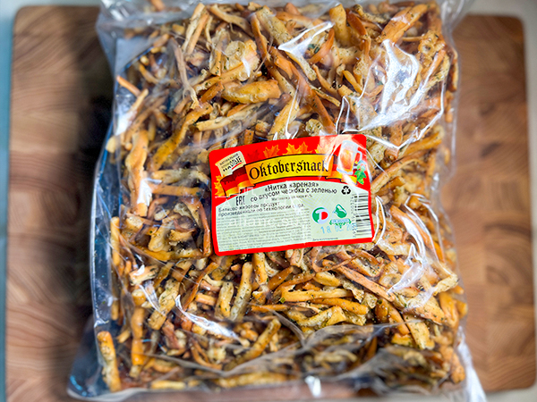 Нитка ЖАРЕНАЯ "Чеснок с зеленью" Oktobersnack 1 кг (сырный продукт) в Луховицах