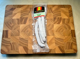 Японские снеки и крекеры: Колбаски сыровяленые Mini Fuet 