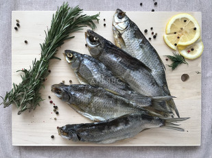 Арахис со вкусом грибов со сметаной: Вобла вяленая астраханская крупная