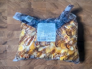 Чипсы: Сыр 1 кг ГОРНЫЙ СЫРОВАР (Бочонок копчёный с паприкой)