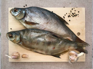 Арахис со вкусом грибов со сметаной: Лещ цимлянский вяленый